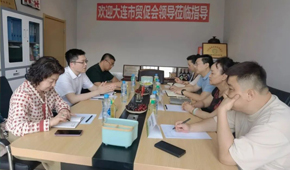 大連市貿(mào)促會(huì)叢陽(yáng)副會(huì)長(zhǎng)、王曉紅部長(zhǎng)、陳峰部長(zhǎng)一行蒞臨遼寧超越國(guó)際展覽公司指導(dǎo)工作